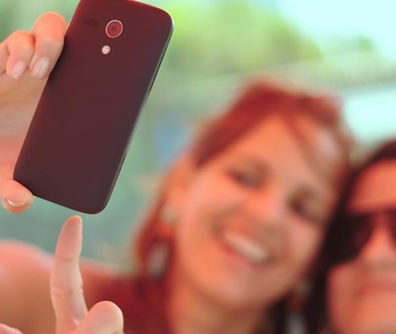 Selfie çekerken parmaklarınızı saklayın: Sebebine çok şaşıracaksınız
