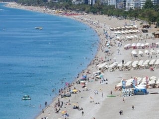 Antalya'da Arife Günü'nde sahillerde yoğunluk oluştu
