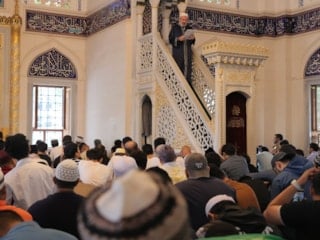Tokyo Camii’nde bayram yoğunluğu: Namaz 3 kez kılındı