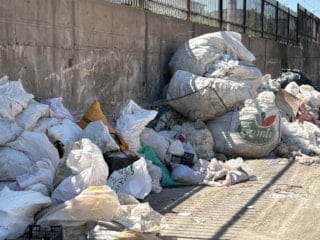 İzmir bayramda da bildiğiniz gibi: Çöp yığınları görenlere 'pes' dedirtti