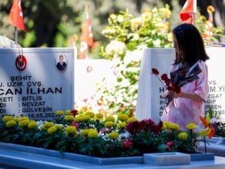 Edirnekapı Şehitliği'nde buruk bayram: Vatanımız sağ olsun