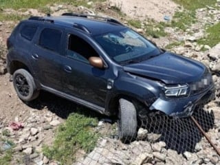 Siirt’te virajı alamayan araç savruldu: 2 yaralı