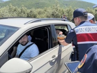 Bursa’da jandarmadan sürücülere bayram sürprizi