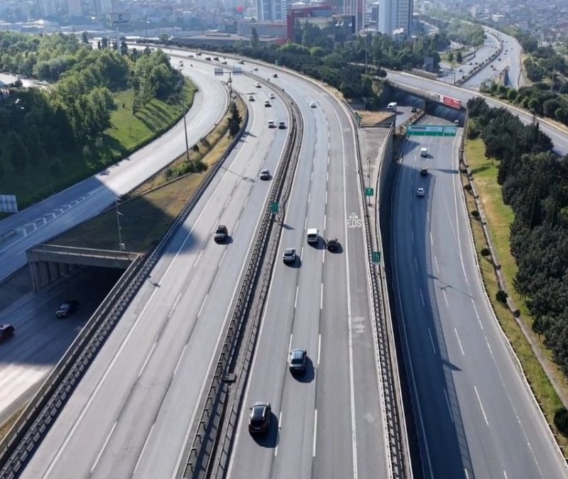 İstanbul'da trafik yoğunluğu yüzde 1'e düştü: Yollar bomboş kaldı