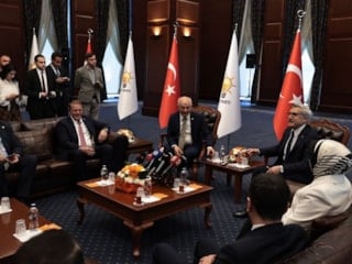 AK Parti ile CHP 3 bayram aradan sonra yeniden bayramlaştı