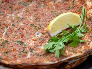Fethiye'de tatilcilere bin 450 liralık lahmacun satışı