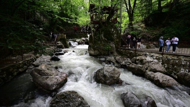 Düzce'nin doğal güzellikleri, bayramda ziyaretçi akınına uğradı