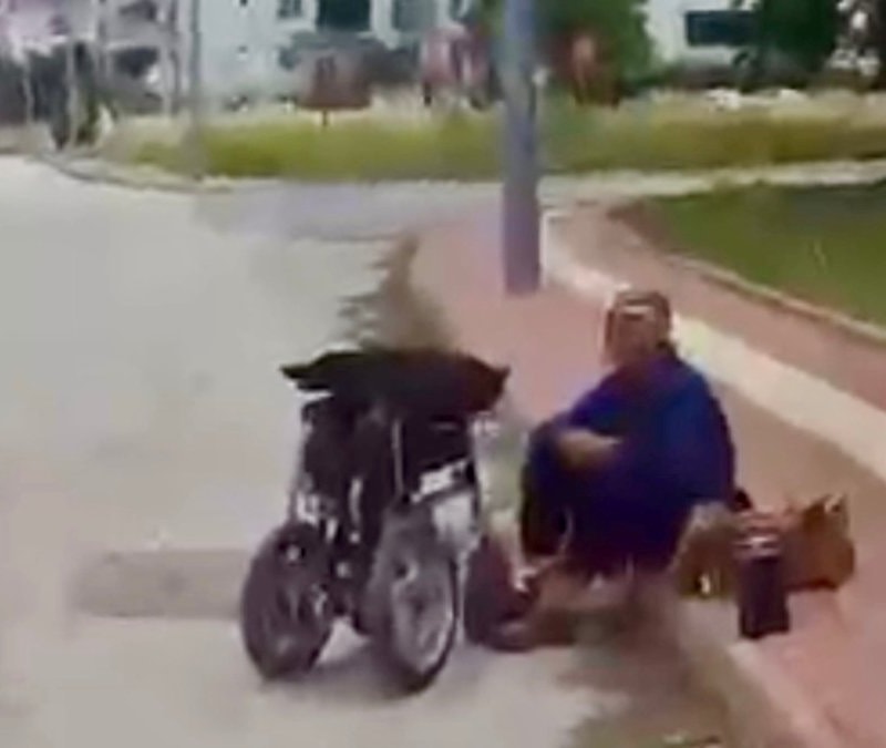 Osmaniye’de akülü sandalyesi bozulan hastaya zabıta yardımı