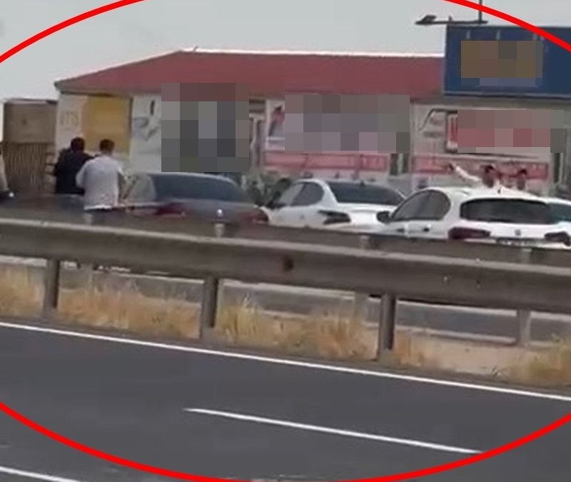Mardin'de iki aile arasında silahlı, taşlı ve sopalı 'yol verme' kavgası: 2 ölü