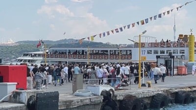 Bayramın ikinci gününde Adalar vapur iskelesinde yoğunluk yaşandı