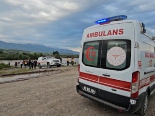 Tokat'ta Kelkit Çayına düşen araçtaki 4 akrabadan 2'si kayboldu