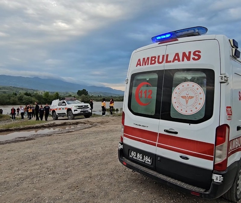 Tokat'ta Kelkit Çayına düşen araçtaki 4 akrabadan 2'si kayboldu