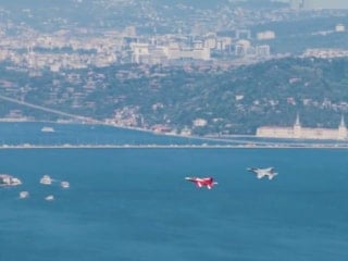 HÜRJET'ten İstanbul'un fethi için gösteri uçuşu