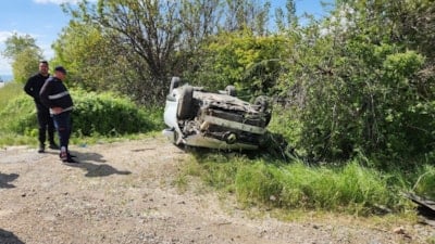Afyonkarahisar’da otomobil şarampole uçtu: 4 yaralı