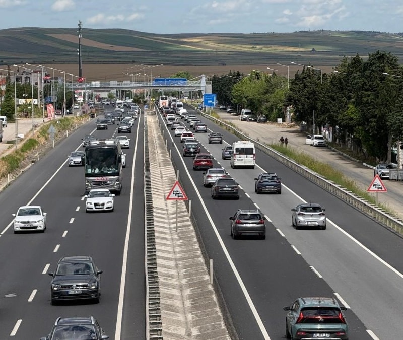 Bayram dönüşünde Tekirdağ-İstanbul yolunda yoğunluk