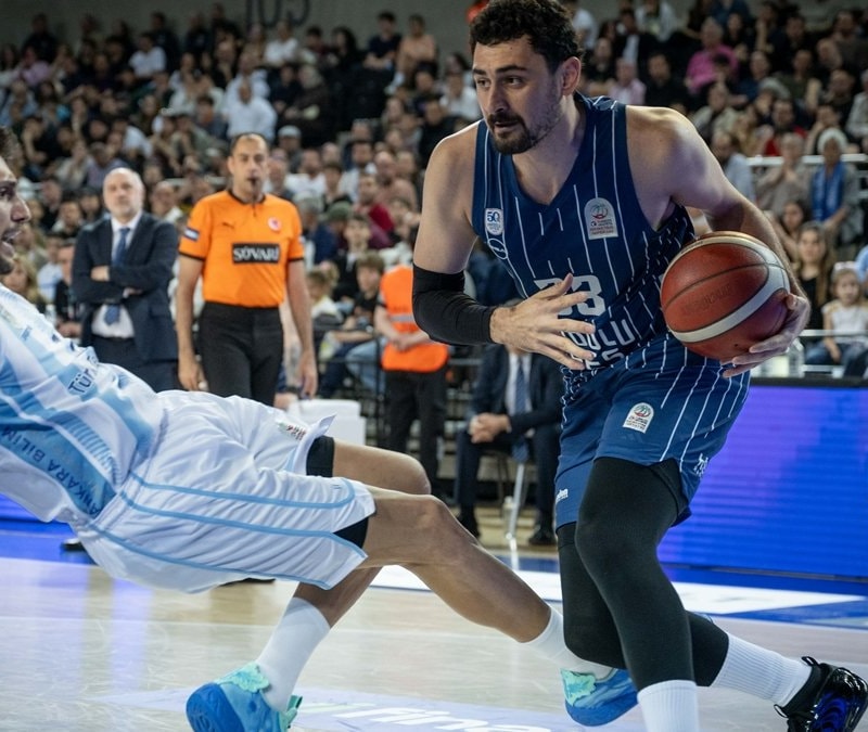 Anadolu Efes ile Fenerbahçe yarı finalde eşleşti