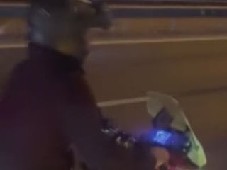 İstanbul'da motosiklet sürücüsü, tartıştığı İETT otobüsünün camını kırdı