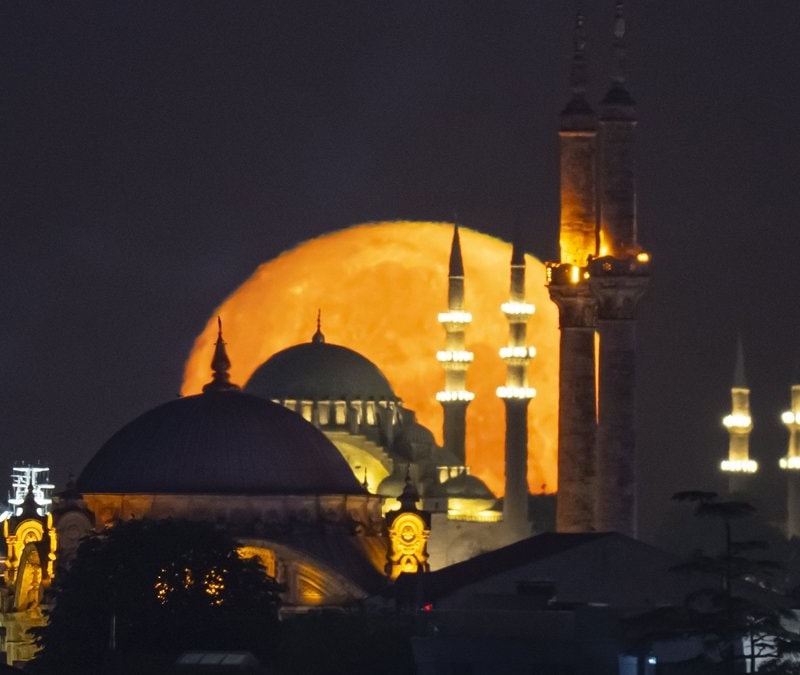 İstanbul'da dolunay: Fetihin yıldönümüne denk geldi
