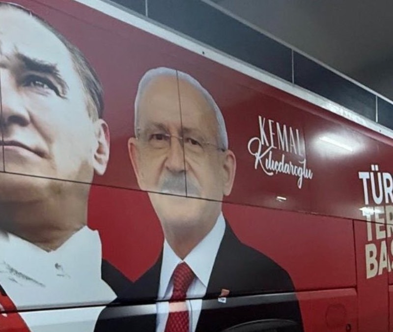 CHP'nin otobüslerine Kılıçdaroğlu resimleri giydirildi