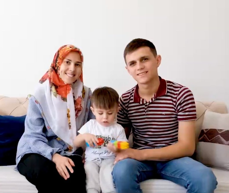 Evine kavuşan depremzede aileden Murat Kurum'a: Bakanımız söz verdi yaptı