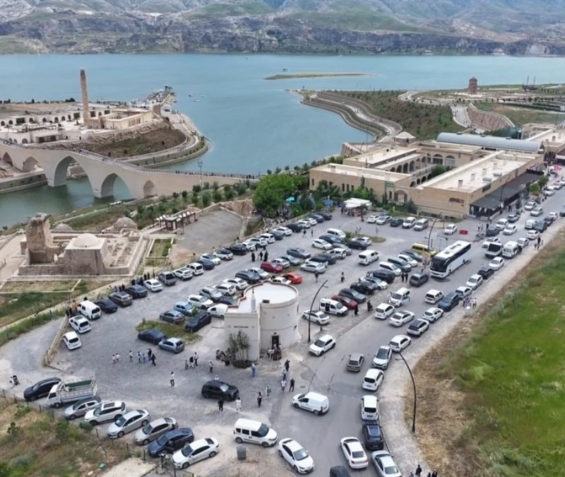 12 bin yıllık Hasankeyf, bayramda ziyaretçi akınına uğradı