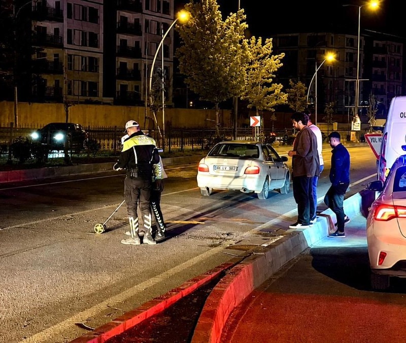 Malatya'da iki otomobilin peş peşe çarptığı yaya öldü