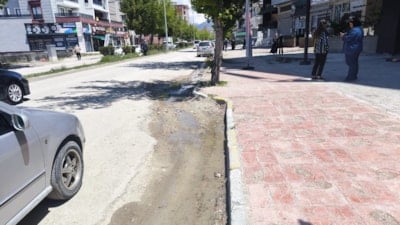 Van'da tarihi İskele Caddesi, altyapı çalışmalarıyla 'çile yoluna' dönüştü