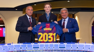 Barcelona, İngiliz futbolcu Anthony Gordon'ı renklerine bağladı