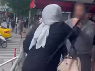 İstanbul'da kocasıyla ilişkisi olduğunu söyledi: Genç kızı defalarca bıçakladı