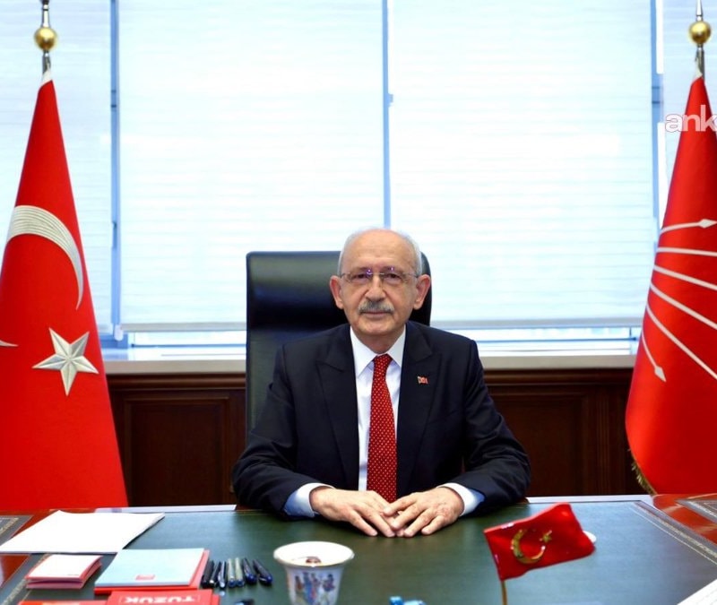 Kemal Kılıçdaroğlu CHP Genel Merkezi'nde makamına oturdu