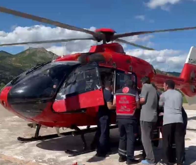 Tunceli'de ayı saldırısında yaralandı, ambulans helikopterle hastaneye götürüldü