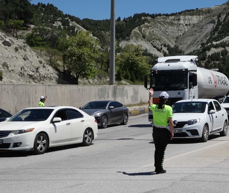 Burdur-Ankara yolunda 'tatil dönüşü' trafiği