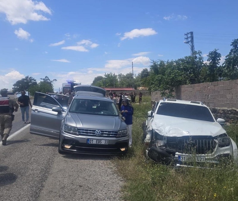 Kilis'te iki araç çarpıştı: 9 yaralı
