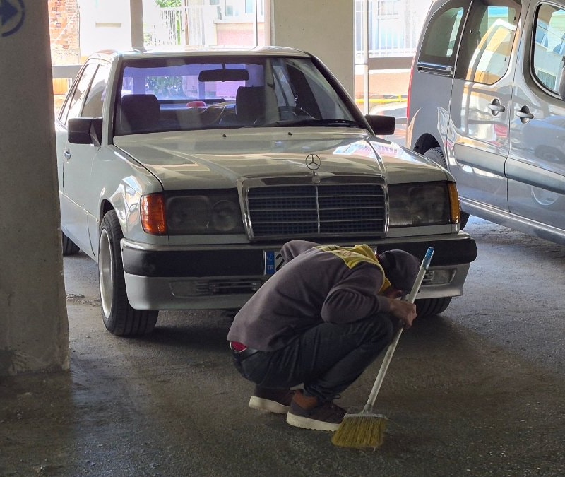 Eskişehir'de otoparkta yakıt sızdıran araç alarmı