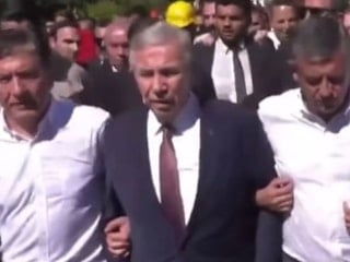Mansur Yavaş, Özgür Özel'le birlikte Anıtkabir'e yürüdü