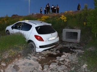 Nevşehir'de başıboş köpeğe çarpmamak için direksiyonu kıran sürücü şarampole uçtu