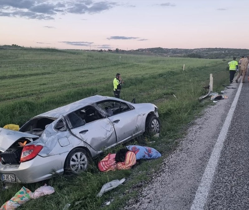 Yozgat'ta otomobil şarampole devrildi: 1 ölü 3 ağır yaralı