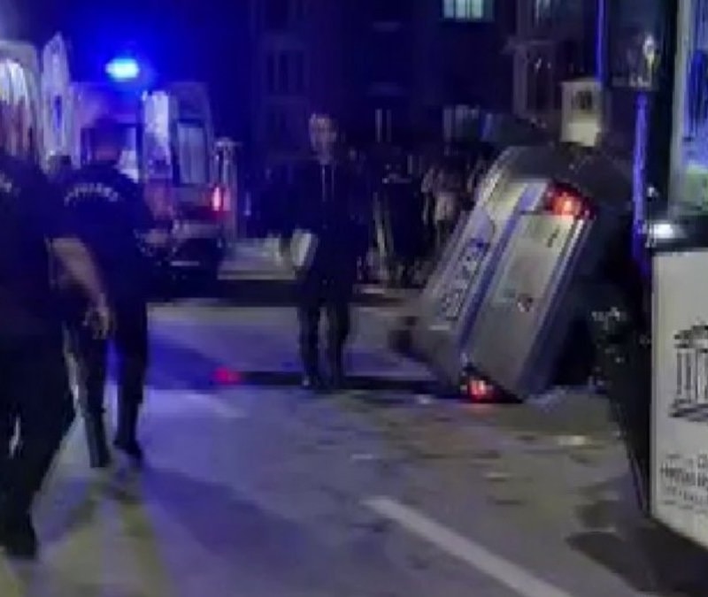 Diyarbakır'da otobüs ve otomobil çarpıştı: 2 ölü 5 yaralı