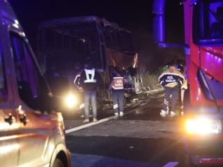 Denizli'de bariyere çarpan otobüs yandı: 3 ölü 20 yaralı
