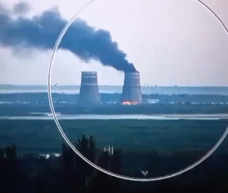 Zaporijya Nükleer Güç Santrali'ne Ukrayna İHA'sı isabet etti