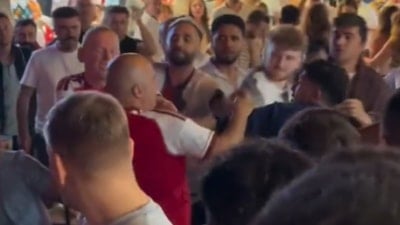 Fethiye’de Arsenal ve PSG taraftarı arasında kavga çıktı