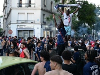 Paris'te mağaza yağmalayanların çoğu turist ve göçmen çıktı