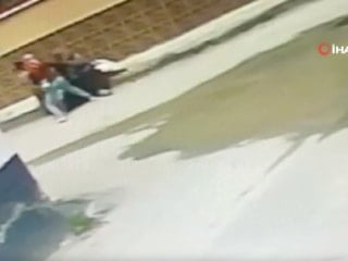 Eskişehir'de kadının boynundaki 17 çeyrek altını çaldı
