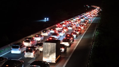 Bayram dönüşü yollar kilitlendi: Trafik yoğunluğu oluştu