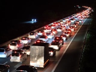 Bayram dönüşü yollar kilitlendi: Trafik yoğunluğu oluştu