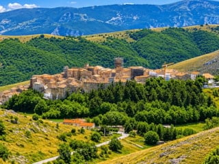 115 kişinin yaşadığı dağ köyü yeni komşular arıyor: Ev, iş ve 44 bin euro destek veriliyor