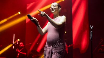 Hamile olduğunu açıklamıştı! Melike Şahin'in son konserindeki performansı eleştirildi