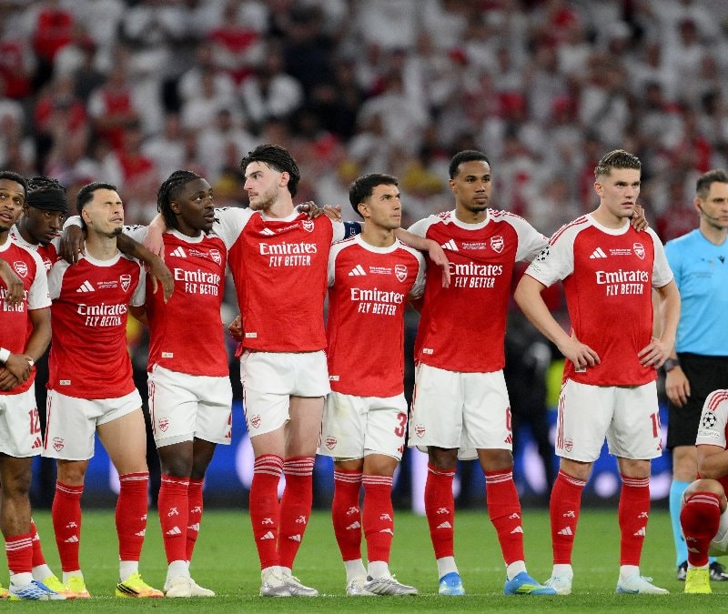 UEFA finallerinin kaybedeni Arsenal