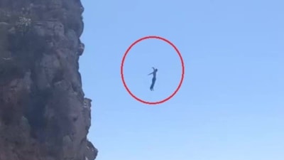 Antalya'da 40 metrelik falezlerden ölümcül atlayış