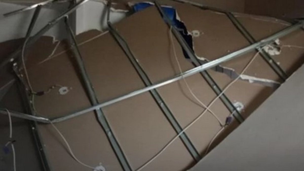 Manisa'da evin asma tavanı çöktü: 3 yaralı